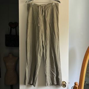 Tan pants. Coast grandma vibes 🐚🌊